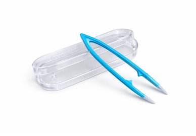 Pinzeta na kontaktné šošovky v puzdre, veľká – modrá